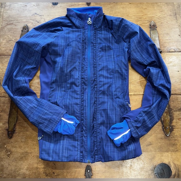 Woman’s Lululemon Blue Run Jacket | Ruffle Zip Front | Plaid Paneling | Size 6 - Picture 4 of 12
